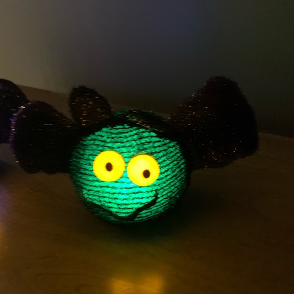 Halloween Light Up Bat, Like New, 3 AAA batteries included - Picture 10 of 14